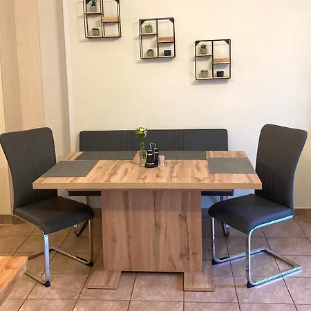 Sernatinger Apartment *